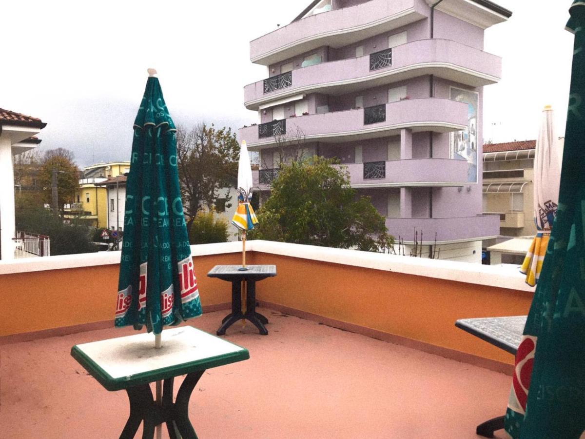 Hotel Villa Lorena Rimini Exterior photo