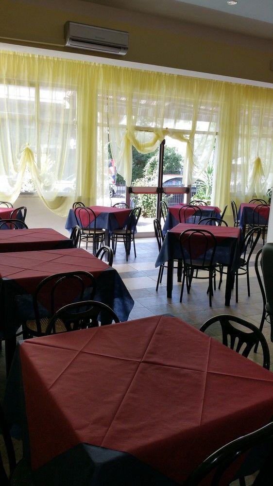 Hotel Villa Lorena Rimini Exterior photo